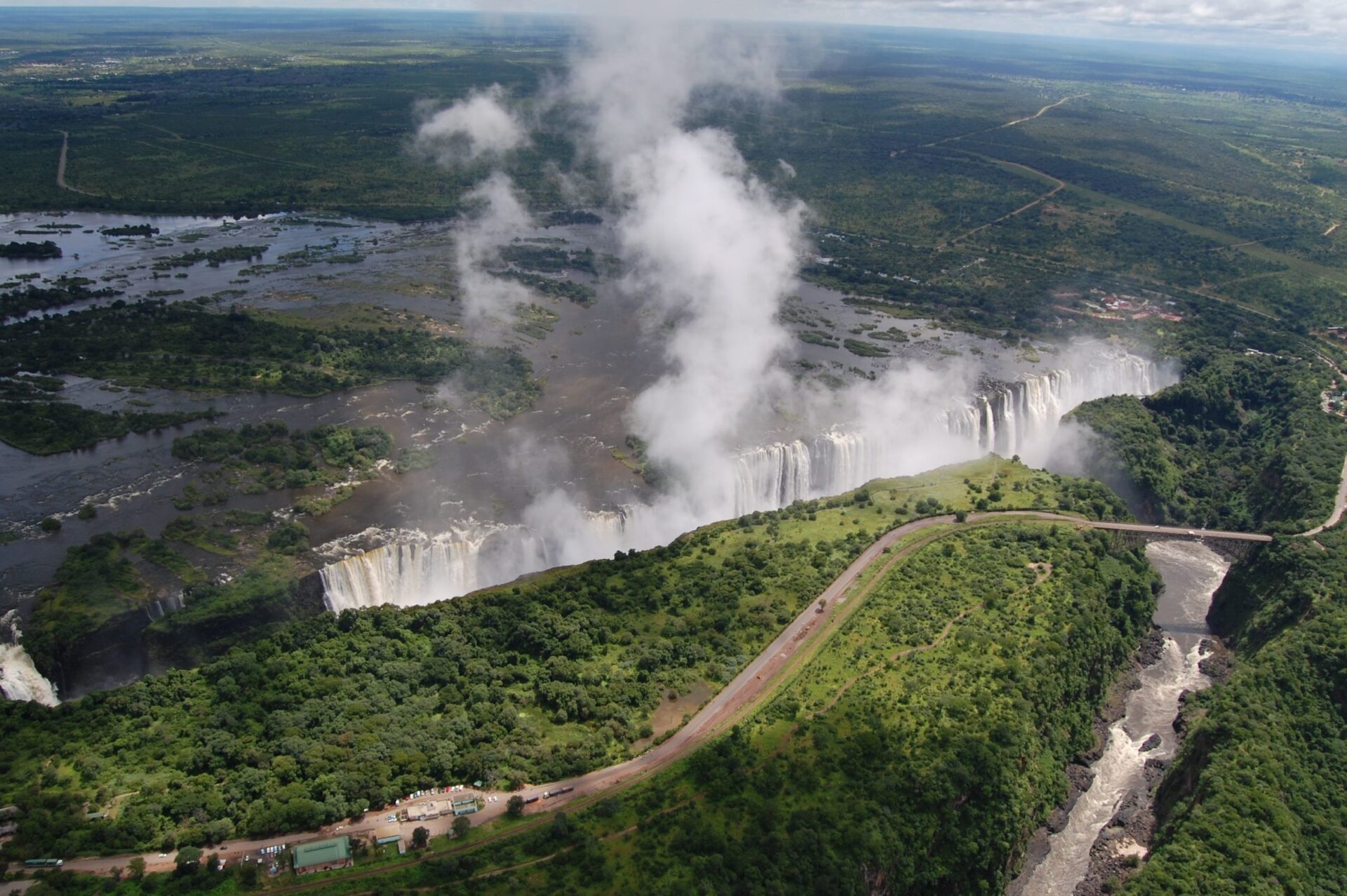 Luxury Zimbabwe Tour – Experience the Majestic Victoria Falls & Zambezi River